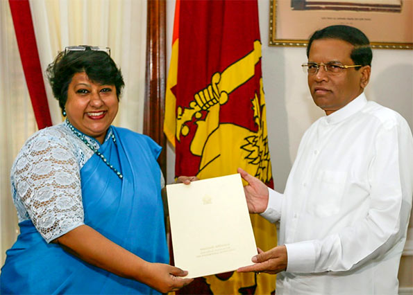 Dilrukshi Dias Wickramasinghe with President Maithripala Sirisena