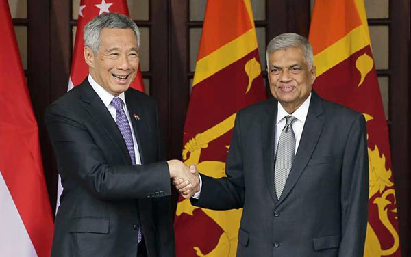 Singapore Prime Minister Lee Hsien Loong with Sri Lanka Prime Minister Ranil Wickremasinghe