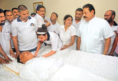 sri family lanka bharatha lakshman funeral hot lankan daughter slams slfp army onlanka advisor father ruling murder responsibility recent should