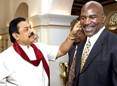 boxer Holyfield with Sri Lanka president Mahinda Rajapaksa