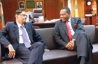 Professor G.L.Peris with Nigerian Foreign Affairs Minister Olugbenga Ayodeji Ashiru