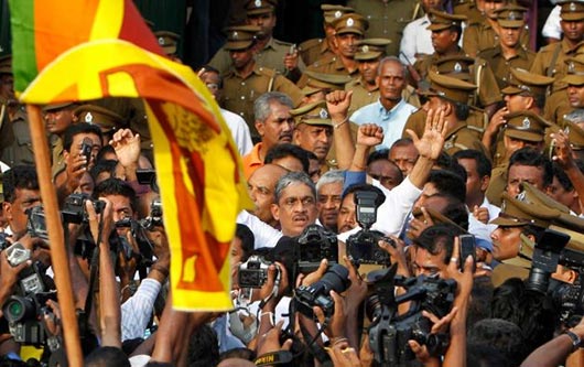 Sarath Fonseka released from Welikada prison