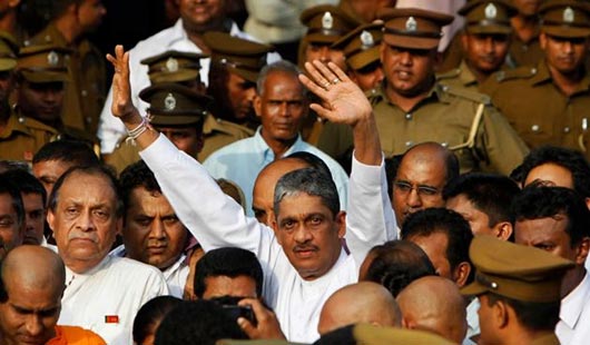 Sarath Fonseka released from Welikada prison