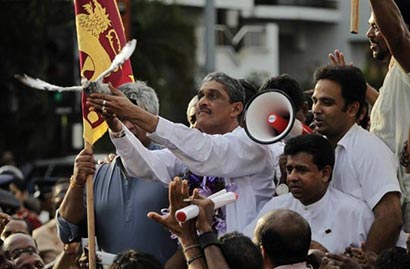 Sarath Fonseka released from Welikada prison