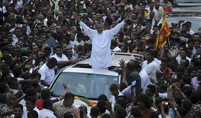 Sarath Fonseka with huge crowd