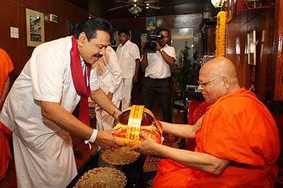 President Mahinda Rajapaksa visits Rangiri Dambulla