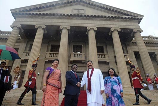 Sri Lanka President Mahinda Rajapaksa with Maldives President Mohamed Waheed in Colombo - Sri Lanka