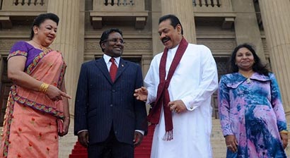 Sri Lanka President Mahinda Rajapaksa with Maldives President Mohamed Waheed in Colombo - Sri Lanka