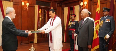 Eight new diplomats present credentials