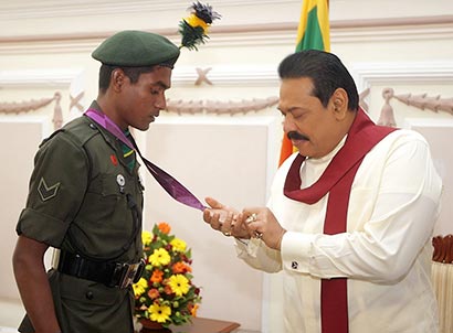 Lance Corporal Pradeep Sanjaya met President Mahinda Rajapaksa