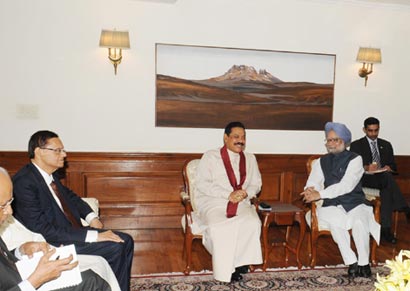 President Mahinda Rajapaksa meets PM Manmohan Singh