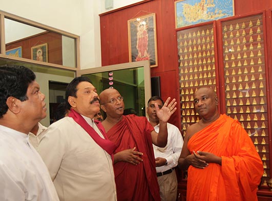 President Rajapaksa pays homage to Gothama Thapowana temple at Kalapaluwawa