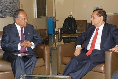 Prof Peiris meets Foreign Minister of Singapore