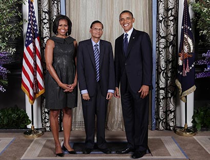 Prof. G.L.Peiris with US President Barack Obama