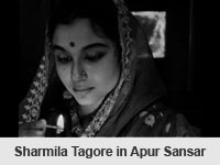Sharmila Tagore in Apur Sansar