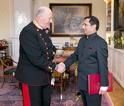 Ambassador designate of Sri Lanka presents Credentials to  the  King of Norway