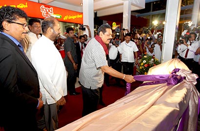 President Mahinda Rajapaksa at Southern Expressway's Travel Service Centre