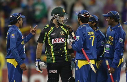 Glen Maxwell vs Mahela