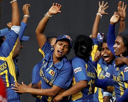 Sri Lanka stuns England with last-ball six