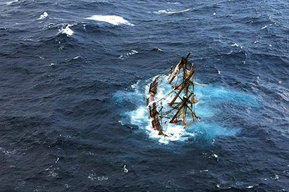 Pirates sink ship, Lankan crew feared dead