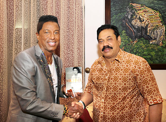 Jermaine Jackson met Sri Lanka President Mahinda Rajapaksa