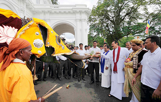 Kandy Esala Perahera comes to an end: Perahera Sannasa to the President