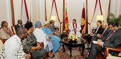 Six new foreign envoys present credentials