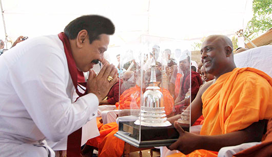 President Rajapaksa declares open the Wahalkada at Tissamaharama Raja Maha Viharaya