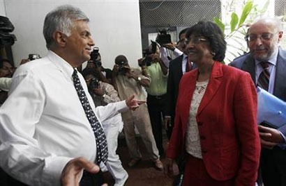 Navi Pillay met Ranil Wickremasinghe