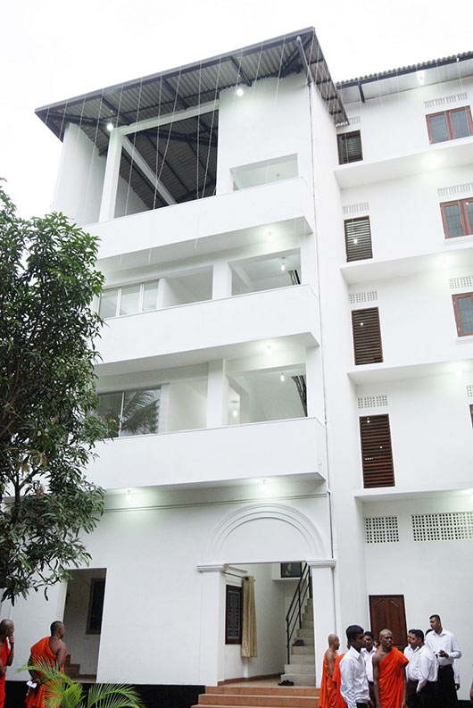 Pepiliyana Sunethra Devi Pirivena builds seven storied Bikku Hostel