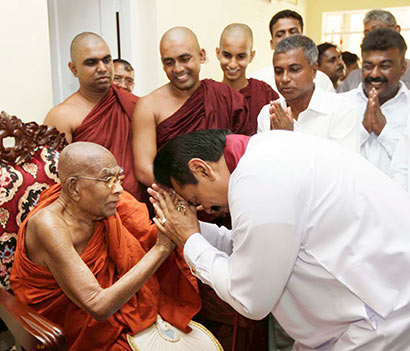 President felicitates Weligama Gnanarathana Thera on his 101st birthday