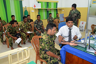 Soldiers donate blood to Jaffna Blood Bank on Army Day