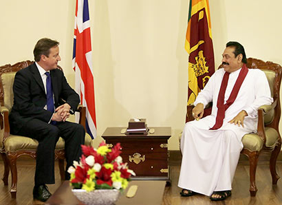 British Prime Minister David Cameron met Sri Lanka President Mahinda Rajapaksa