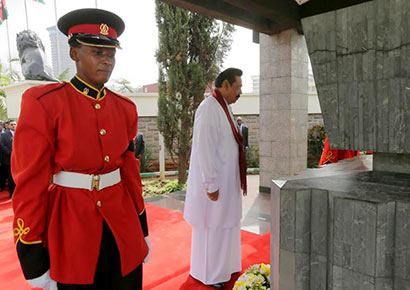 Sri Lankan President Mahinda Rajapaksa paid floral tribute to the father of the independent Kenya- former President Jemo Kenyatta