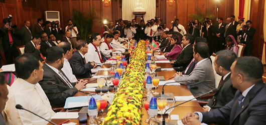 Maldivian President Abdulla Yameen Abdul Gayoom met Sri Lanka President Mahinda Rajapaksa