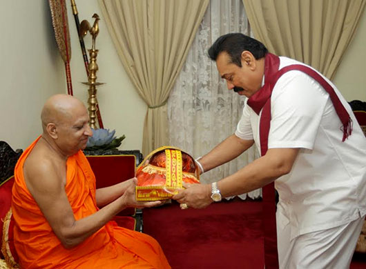 President Mahinda Rajapaksa worshipped at the Sri Dalada Maligawa in Kandy