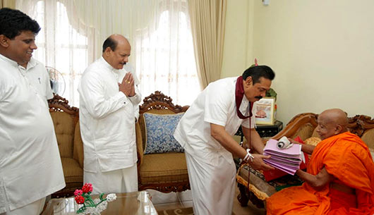 President Mahinda Rajapaksa worshipped at the Sri Dalada Maligawa in Kandy