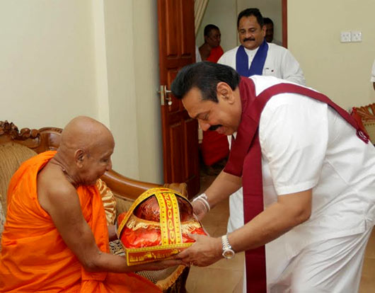 President Mahinda Rajapaksa worshipped at the Sri Dalada Maligawa in Kandy