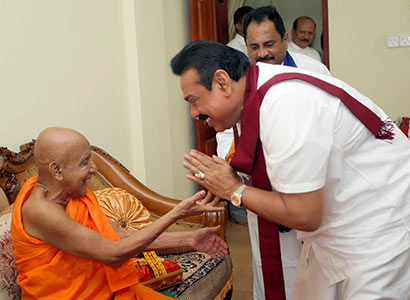 President Mahinda Rajapaksa worshipped at the Sri Dalada Maligawa in Kandy