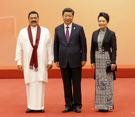 Chinese President Xi Jinping met Sri Lanka President Mahinda Rajapaksa at welcome banquet for CICA dignitaries