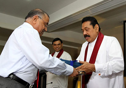 P.B.Jayasundara with President Mahinda Rajapaksa