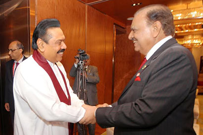 Sri Lanka and Pakistan leaders hold talks in China