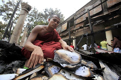 Attack on buddhist temple in Burma