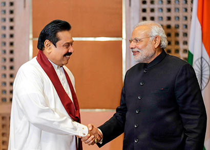 Sri Lanka President Mahinda Rajapaksa with Indian Prime Minister Narendra Modi