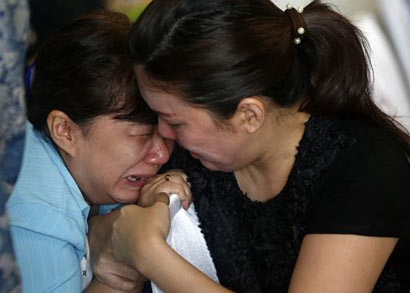 Family members of passengers onboard missing AirAsia flight QZ8501 cry at a waiting area in Juanda International Airport, Surabaya December 29, 2014