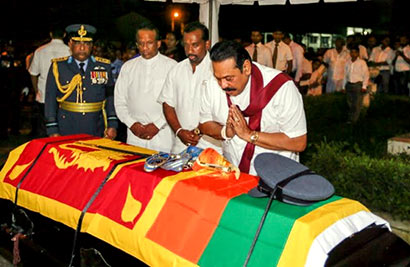 President Rajapaksa Pays His Last Respect to Squadron Leader Wasantha Abeywardena