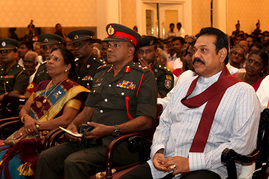 President Mahinda Rajapaksa returning gold to tamils
