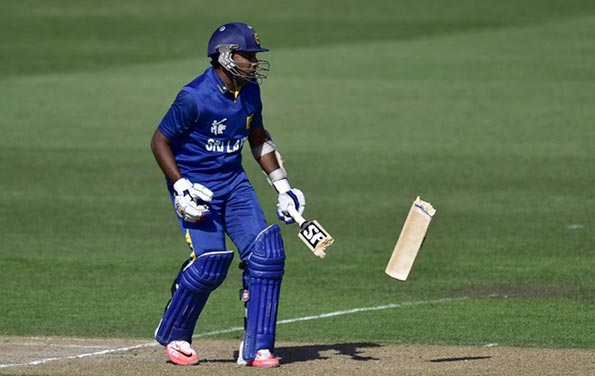 Mahela Jayawardene's bat breaks on impact, Afghanistan v Sri Lanka, World Cup 2015