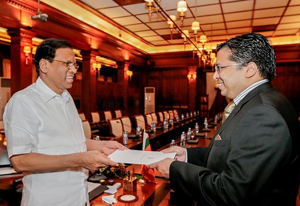 Dr. Chris Nonis with Sri Lanka President Maithripala Sirisena