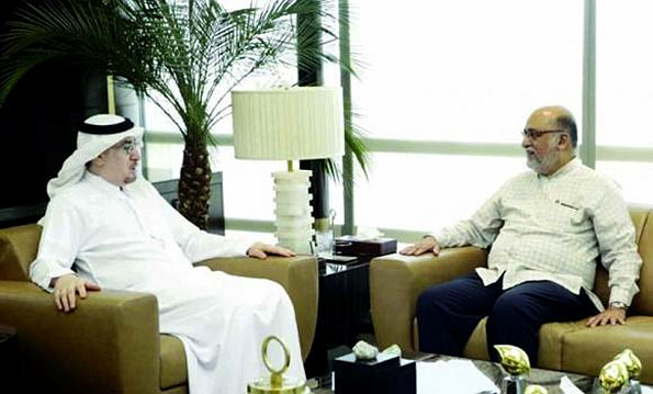 Labor Minister Mufrej Al-Haqabani meets Sri Lankan Ambassador Mohamed Hussein Mohamed in Riyadh